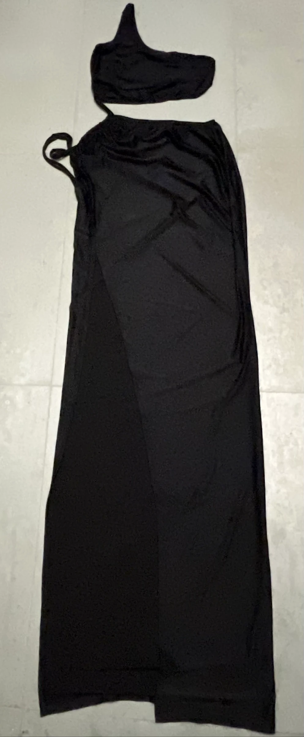 Vestido largo negro abierto 